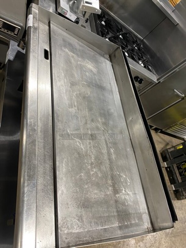 Star Max Commercial Countertop Natural Gas Powered Flat Top Griddle! With Back And Side Splashes! All Stainless Steel! On Small Legs! - Image 5 of 8