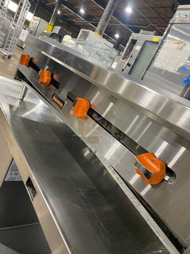 Sierra Commercial Countertop Natural Gas Powered Flat Top Griddle! With Back And Side Splashes! All Stainless Steel! On Small Legs! - Image 7 of 8