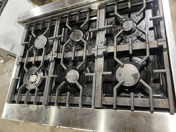 GORGEOUS! 2019 ZLINE Gas Powered 6 Burner Stove! With Oven Underneath! Stainless Steel TOP! MODEL RG36 SN:19080290030! - Image 5 of 10