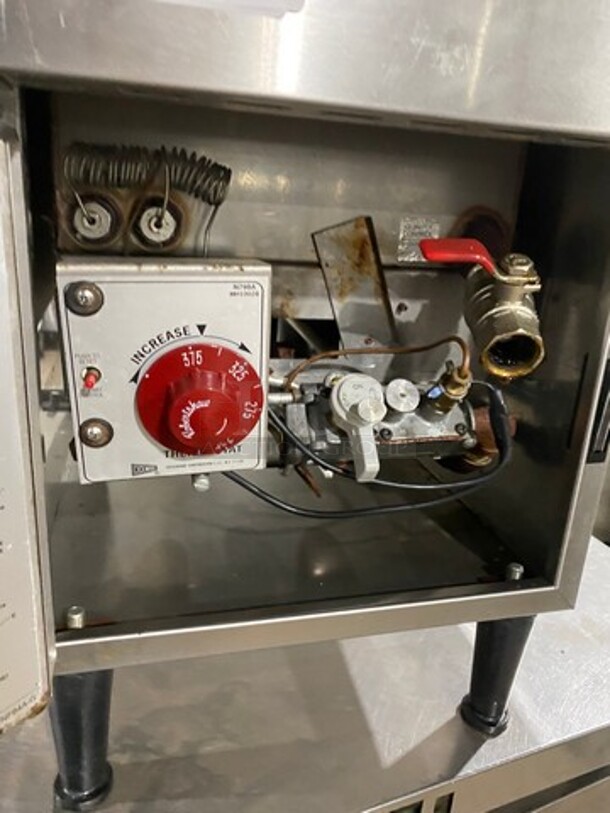 Cecilware Commercial Countertop Natural Gas Powered Deep Fat Fryer! With Back Splash! All Stainless Steel! On Small Legs! Model: GF10 SN: N804915 - Image 6 of 8
