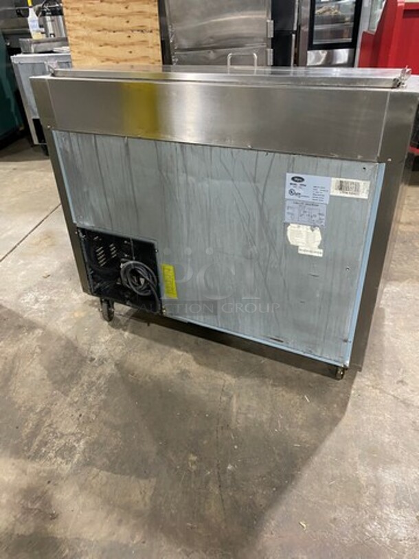 Valpro Commercial Refrigerated Pizza Prep Table! With Single Door Storage Space! All Stainless Steel! On Casters! Model: VPP44 SN: 8004233 115V 60HZ 1 Phase - Image 4 of 11