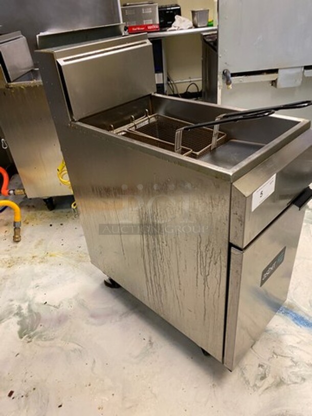 LATE MODEL! 2022 Asber Commercial Natural Gas Powered Deep Fat Fryer! With Metal Frying Baskets! With Backsplash! All Stainless Steel! On Casters! WORKING WHEN REMOVED! Model: AEF4050 - Image 3 of 9