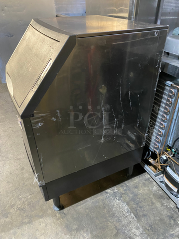 COOL! LATE MODEL! Manitowoc Commercial Ice Machine Head! Stainless Steel Body! On Legs! Model: UDF0190A161B SN: 310465780 115V 60HZ 1 Phase - Image 2 of 9