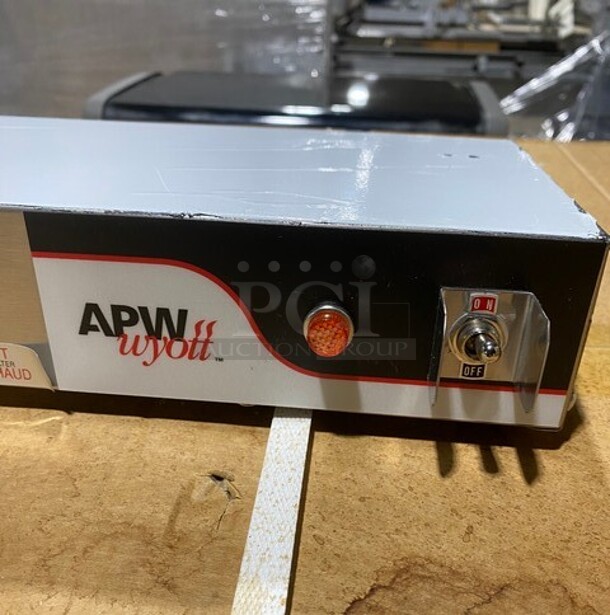 NEW IN BOX! APW Wyott Strip Food Warmer With Toggle Controls! MODEL FD36H SN: 8016422030022 208v 1ph! Working!  - Image 3 of 8