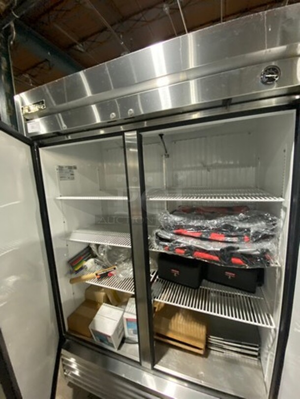 True Commercial 2 Door Reach In Freezer! All Stainless Steel! On Casters! Model: T49F SN: 7253947 115V 60HZ 1 Phase - Image 5 of 7
