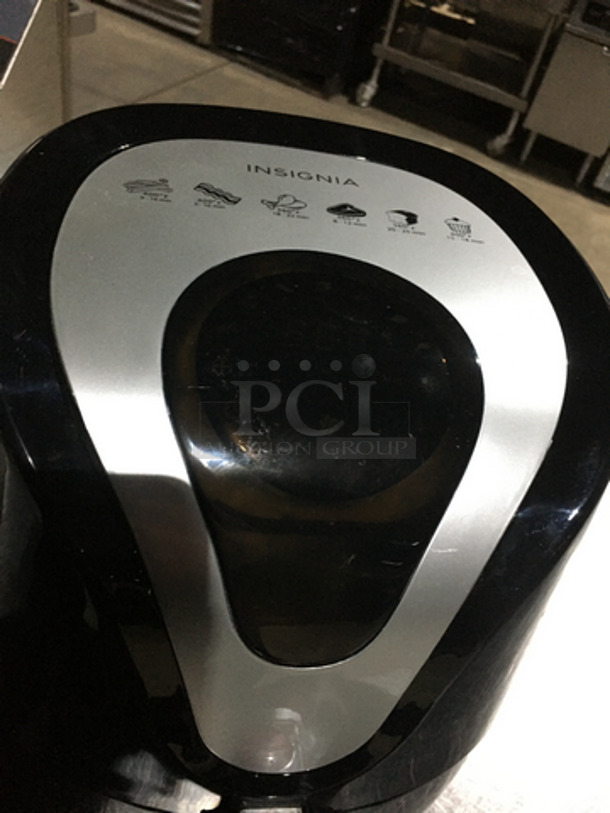 Insignia Countertop Air Fryer! Holds Up To 3.4 Quarts! With Digital Controls! Model: NSAF32DBK9 - Image 4 of 7