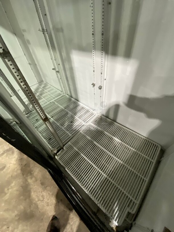 True Commercial 3 Door Reach In Cooler Merchandiser! With View Through Doors! Poly Coated Racks! Model: GDM69 SN: 14406957 115V 1PH  - Image 5 of 8