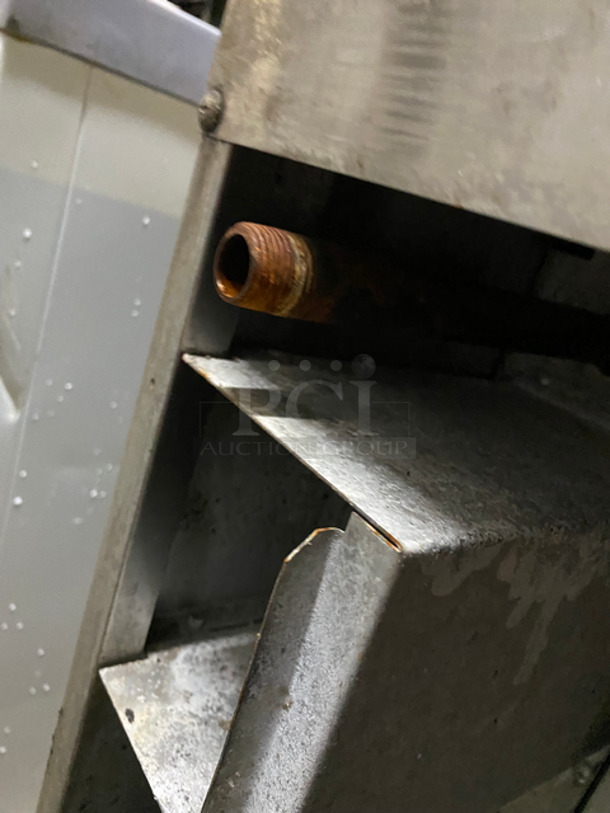 US Range Commercial Natural Gas Powered Convection Oven! With Metal Oven Racks! With View Through Doors! All Stainless Steel! Model: SUMG100 SN: 1705100103014 - Image 8 of 8