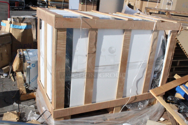 BRAND NEW SCRATCH & DENT! Avantco DLC64-HC-B 64" Black Curved Glass Refrigerated Deli Case 64-1/4x98x32-1/2 x42-7/8 Rear sliding window is broken. - Image 3 of 5