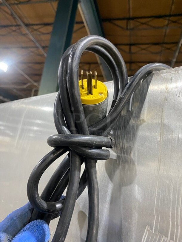 True Commercial Single Door Reach In Refrigerator! All Stainless Steel! With Poly Coated Racks! 115V 1 Phase! Model: TG1R-1S SN: STAR257006! - Image 9 of 9