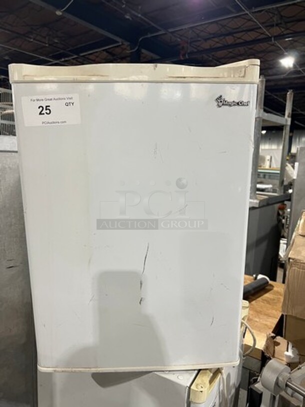 Magic Chef Countertop/ Undercounter Mini Refrigerator! Model: HMBR265WE - Image 1 of 7
