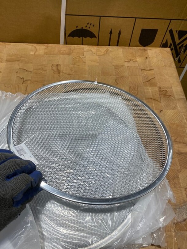 NEW IN BOX! Winco Winware 15-Inch Seamless Aluminum Pizza Screen! MODEL APZS15 - Image 5 of 6