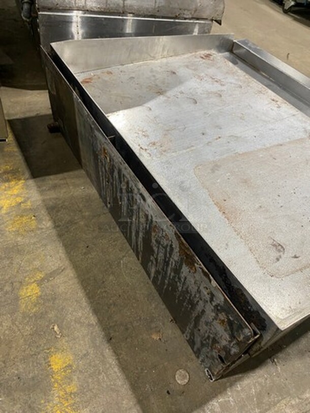 Imperial Commercial Countertop Natural Gas Powered Flat Top Griddle! With Back And Side Splashes! All Stainless Steel! On Small Legs! - Image 3 of 7