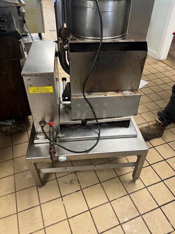 Groen Commercial Natural Gas Powered Tilting Soup Kettle! All Stainless Steel! WORKING WHEN REMOVED! Model: TDH40 SN: 36457 - Image 9 of 10