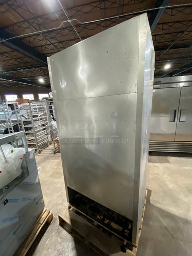 True Metal Commercial 2 Door Reach In Cooler Merchandiser w/ Poly Coated Racks! MODEL TSD33G SN:5050840 115V 1PH - Image 4 of 9