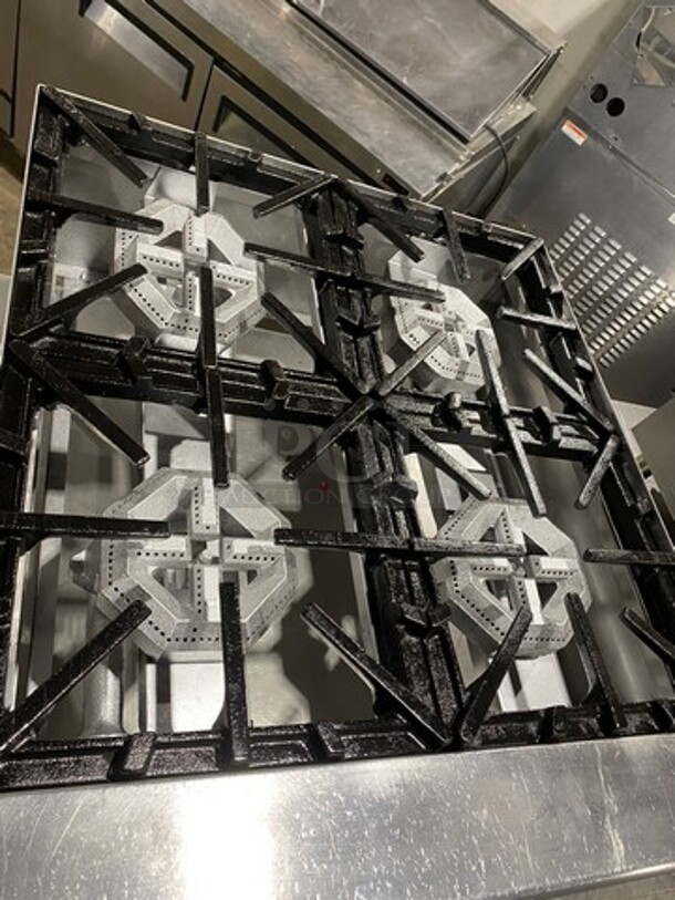 Avantco Commercial Countertop Natural Gas Powered 4 Burner Range! With Back And Side Splashes! All Stainless Steel! On Small Legs! - Image 4 of 7