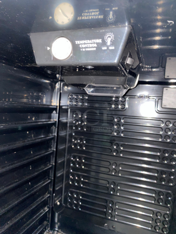 Magic Chef Commercial Single Door Mini Wine Cooler Merchandiser! With View Through Door! Model: MCWC45MCG 115V 60HZ - Image 7 of 8