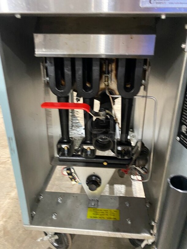 AWESOME! Cooler Depot Commercial Liquid Propane Powered Deep Fat Fryer! With Back Splash! All Stainless Steel! With Two Frying Baskets! On Casters! Model: CCF3-LPG! - Image 7 of 9