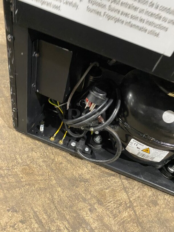  Whynter BWR-1642DZ Metal Commercial Single Door Reach In 164 Bottle Dual Zone Wine Cooler Merchandiser. 120 Volts, 1 Phase. Tested and Working! - Image 8 of 8