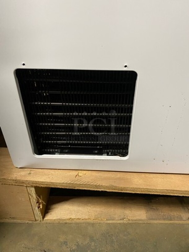 SCRATCH-N-DENT! Dukers Commercial Chest Freezer Showcase Merchandiser! With 2 View Through Sliding Top Doors! With Poly Coated Baskets! Powers On, Doesn't Go Down To Temp! Model: WD500Y SN: 0151000DUK200911201000936 115V 60HZ 1 Phase - Image 6 of 12