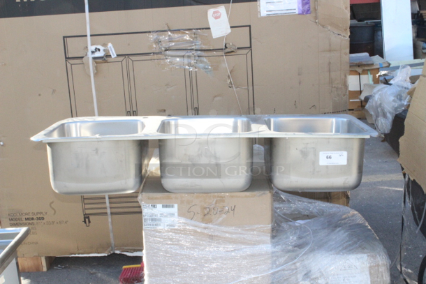 BRAND NEW SCRATCH & DENT! Regency 600DI3141620 14" x 16" x 10" 20 Gauge Stainless Steel Three Compartment Drop-In Sink + 3 Drains!!  - Image 2 of 6
