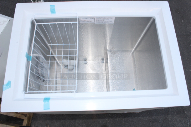 BRAND NEW SCRATCH & DENT! Galaxy Ultra Cold UCCF5 5.2 Cu. Ft. White Chest Freezer. Minor Denting.  - Image 6 of 7