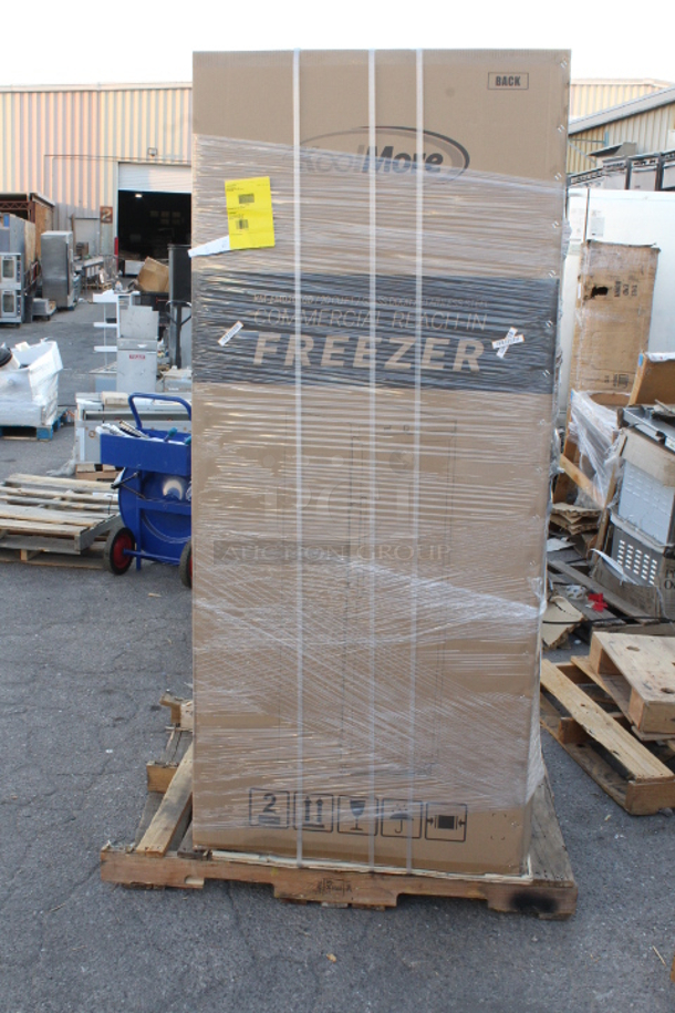 BRAND NEW SCRATCH & DENT!! IN THE BOX!! Koolmore KM-FMD20SGD 21 Cu. Ft. Commercial Freezer with Glass Door in Stainless Steel - Manual Defrost. More Pictures coming soon.  - Image 3 of 4