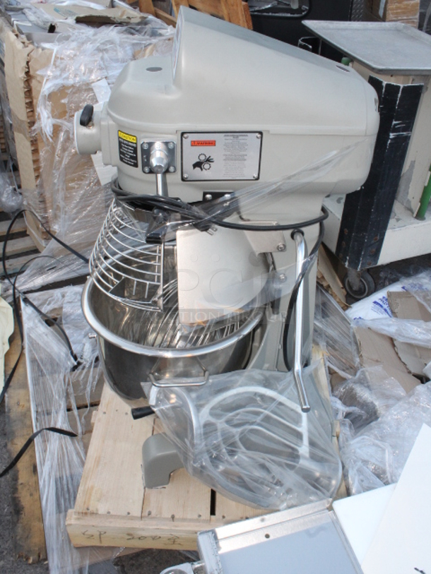 BRAND NEW SCRATCH & DENT! Globe SP20 20 Qt. Planetary Stand Mixer with Guard & Standard Accessories - 120V, 1/2 hp

 - Image 8 of 10