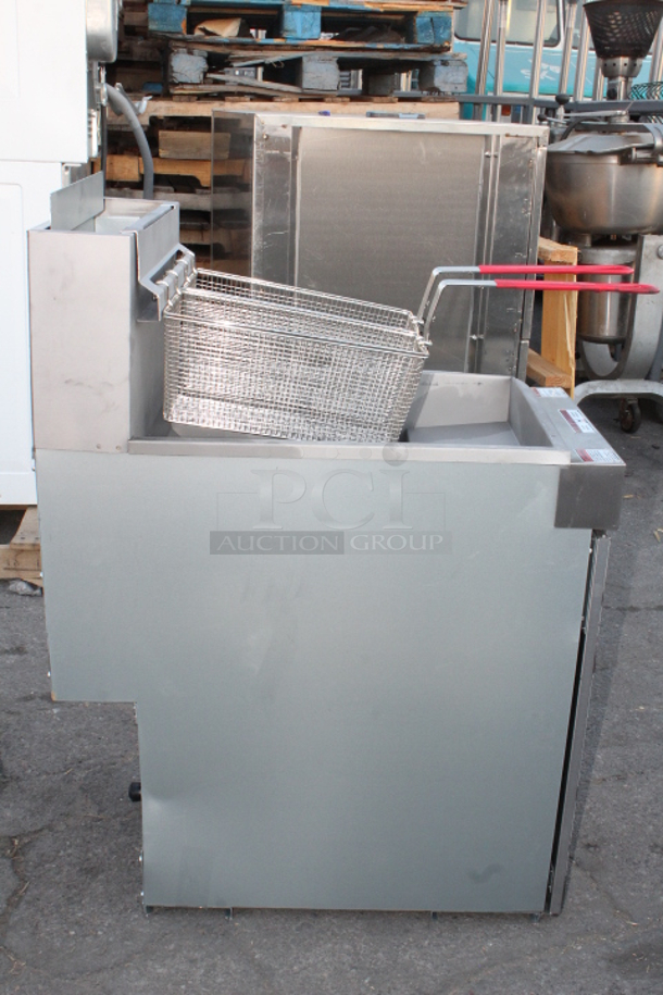 BRAND NEW SCRATCH & DENT! Vulcan LG400-1 45-50 lb. Natural Gas Floor Fryer - 120,000 BTU. S/N: DV1184033 Missing Leg and screws. 	 - Image 7 of 10