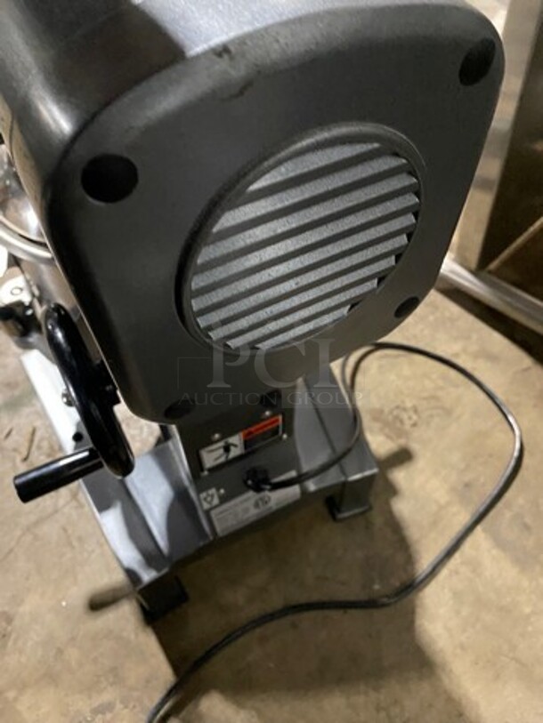 Avantco Commercial Countertop 10QT Planetary Mixer! With Bowl And Bowl Guard! With Whisk Attachment! Model: MX10 SN: 04141321MX10 120V - Image 4 of 9