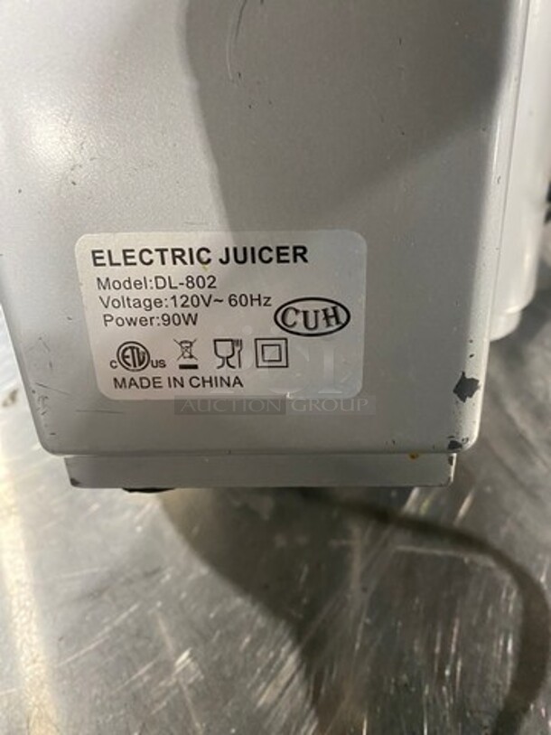 Electric Juicer! MODEL DL802 120V  - Image 8 of 8