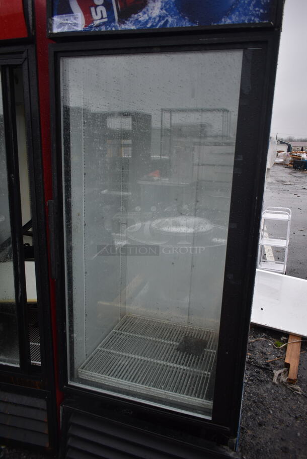 True GDM-26 Metal Commercial Single Door Reach In Cooler Merchandiser. 115 Volts, 1 Phase. Tested and Powers On But Does Not Get Cold - Image 3 of 5