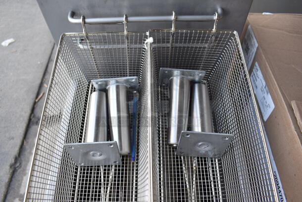 BRAND NEW SCRATCH AND DENT! 2022 CPG FF400-N Stainless Steel Commercial Floor Style Natural Gas Powered Deep Fat Fryer w/ 2 Metal Fry Baskets and Legs. 120,000 BTU. 15.5x30x42 - Image 8 of 8