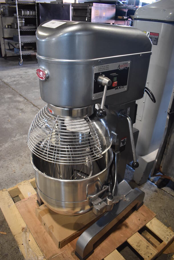 BRAND NEW SCRATCH AND DENT! Avantco MX40 Metal Commercial Floor Style 40 Quart Planetary Dough Mixer w/ Stainless Steel Mixing Bowl, Bowl Guard, Dough Hook, Balloon Whisk and Paddle Attachments. Unit Has Broken Top and Back Cover. 240 Volts, 1 Phase. 23x27x45