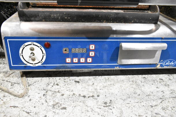 Globe GSGDUE14D Stainless Steel Commercial Countertop Panini Press. 208/240 Volts, 1 Phase.  - Image 3 of 6