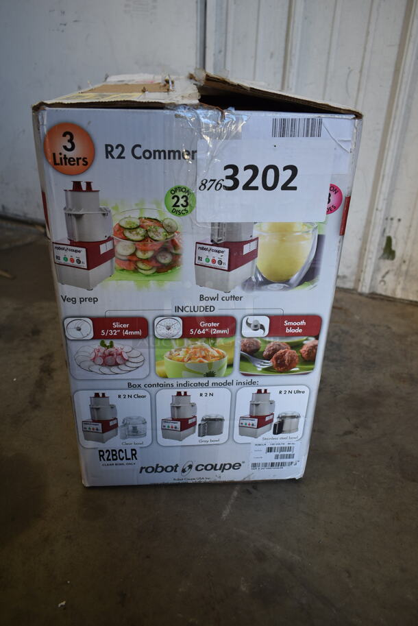 BRAND NEW SCRATCH AND DENT! Robot Coupe R2B Stainless Steel Commercial Countertop Food Processor w/ Lid and S Blade. 120 Volts, 1 Phase. Tested and Working! - Image 3 of 9
