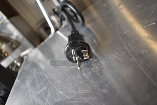 BRAND NEW SCRATCH AND DENT! Globe SP30 Metal Commercial Floor Style 30 Quart Planetary Dough Mixer w/ Stainless Steel Mixing Bowl, Bowl Guard, Dough Hook, Paddle and Whisk Attachments. 115 Volts, 1 Phase. Tested and Working But Transmission is Stuck in 1 Gear. - Image 9 of 10