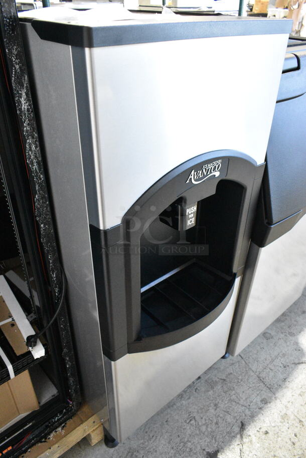 BRAND NEW SCRATCH AND DENT! 2024 Avantco 194HBN12022 22" Wide Hotel Ice Dispenser 120 lb. Capacity. 115 Volts, 1 Phase.  - Image 3 of 9