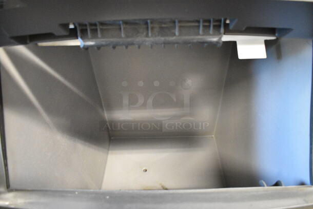 Manitowoc SD0603W Stainless Steel Commercial Ice Head on Manitowoc B570 Commercial Bin. 208-230 Volts, 1 Phase.  - Image 4 of 7