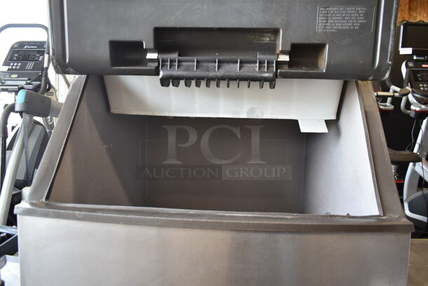 Manitowoc SY0854A Stainless Steel Commercial Ice Head on Manitowoc B570 Stainless Steel Commercial Ice Bin. 208-230 Volts, 1 Phase. - Image 10 of 10