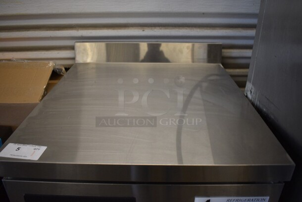 BRAND NEW SCRATCH AND DENT! Avantco Model 178AWT27FHC Stainless Steel Commercial Single Door Worktop Freezer w/ Poly Coated Rack on Commercial Casters. 115 Volts, 1 Phase. 27x29.5x39. Tested and Working! - Image 4 of 7