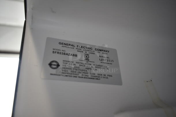 General Electric GE SFR03BAZABB Metal Mini Cooler. 115 Volts, 1 Phase. Tested and Working! - Image 3 of 3