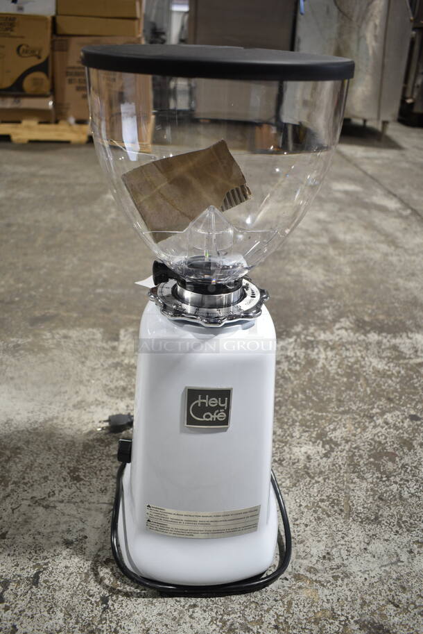 BRAND NEW SCRATCH AND DENT! 2023 Hemro HeyCafe Buddy 2.6 lb. White On-Demand Espresso Grinder. 120 Volts, 1 Phase. Tested and Working! - Image 4 of 9