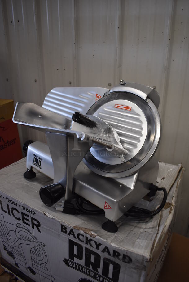 LIKE NEW! IN ORIGINAL BOX! Backyard Pro 554SL109E Stainless Steel Commercial Countertop Butcher Series 9" Manual Gravity Feed Meat Slicer w/ Sharpening Blade. 120 Volts, 1 Phase. 18x16x15. Tested and Working! - Image 2 of 6