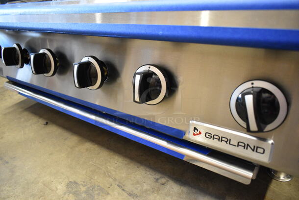 BRAND NEW SCRATCH AND DENT! 2023 Garland GTOG36-6 Stainless Steel Liquid Propane 6 Burner 36" Countertop Range. 180,000 BTU.  - Image 4 of 9