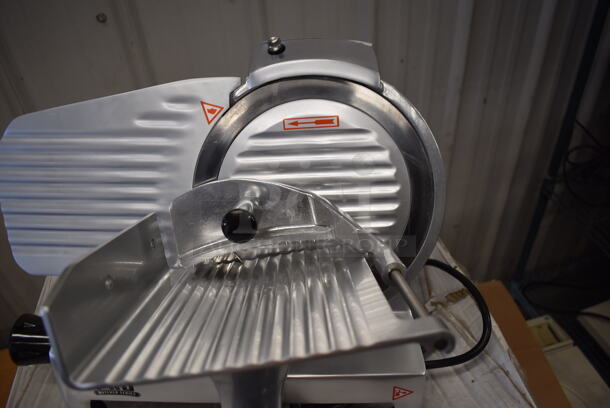 LIKE NEW! IN ORIGINAL BOX! Backyard Pro 554SL109E Stainless Steel Commercial Countertop Butcher Series 9" Manual Gravity Feed Meat Slicer w/ Sharpening Blade. 120 Volts, 1 Phase. 18x16x15. Tested and Working! - Image 3 of 6