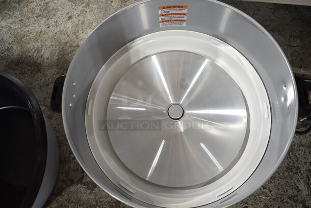 BRAND NEW! Avantco 177RCB124 Metal Commercial 124 Cup (62 Cup Raw) Electric Rice Cooker / Warmer with Removable Lid. 240 Volts, 1 Phase.  - Image 5 of 6