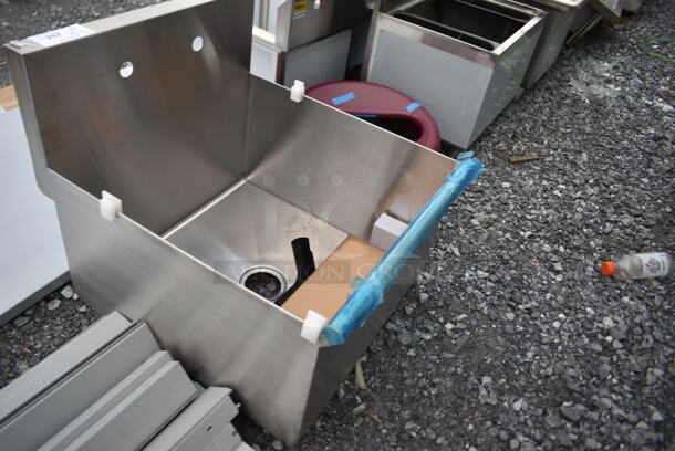BRAND NEW SCRATCH AND DENT! Stainless Steel Commercial Single Bay Sink. - Image 5 of 5