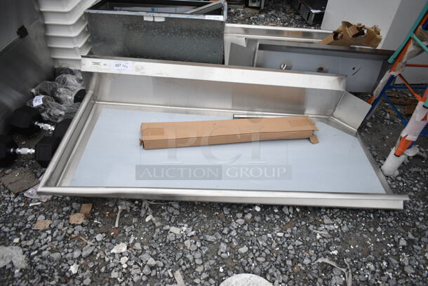BRAND NEW SCRATCH AND DENT! Regency 600CDT60L 16 Gauge 5' Clean Dish Table - Left Drainboard - Image 2 of 6