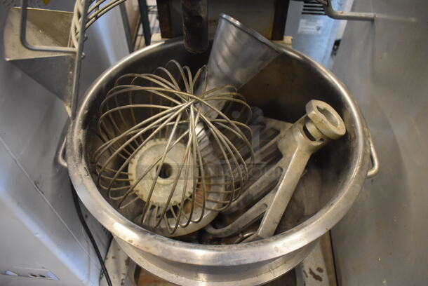 Globe SP30 Metal Commercial Floor Style 30 Quart Planetary Dough Mixer w/ Stainless Steel Mixing Bowl, Partial Bowl Guard, Paddle, Balloon Whisk and Dough Hook Attachments. 115 Volts, 1 Phase. 23x24x50. Tested and Does Not Power On - Image 5 of 7